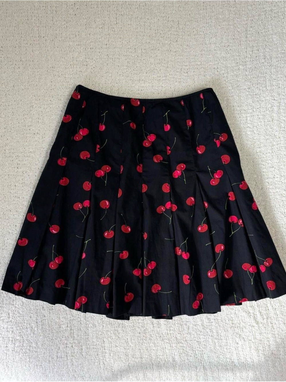 Context cotton cherry print pleated skirt